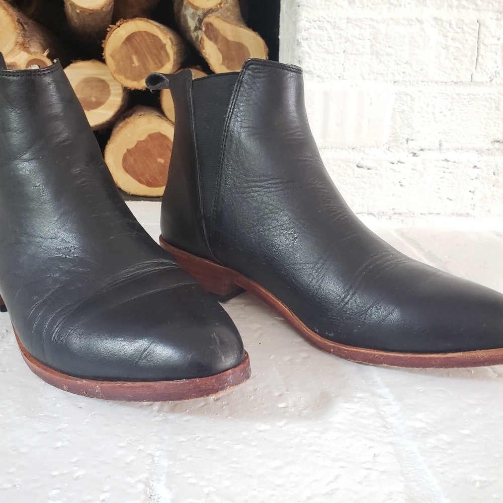 Nisolo Black Chelsea Boots